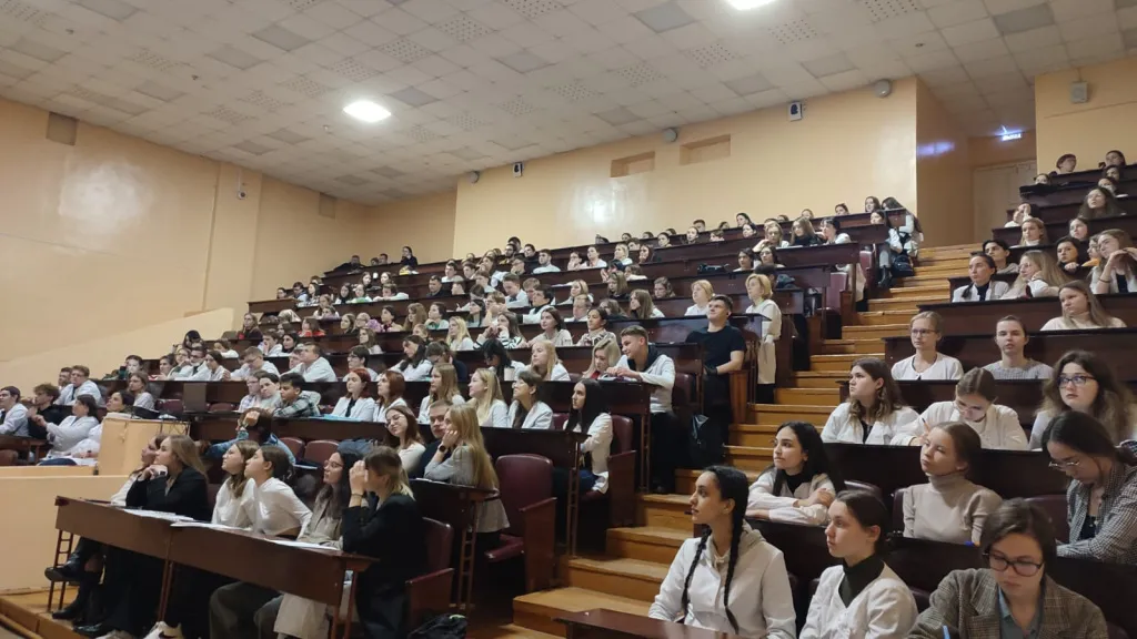 Проведены беседы со студентами и сотрудниками по вопросам антитеррористической безопасности Проведены беседы со студентами и сотрудниками по вопросам антитеррористической безопасности