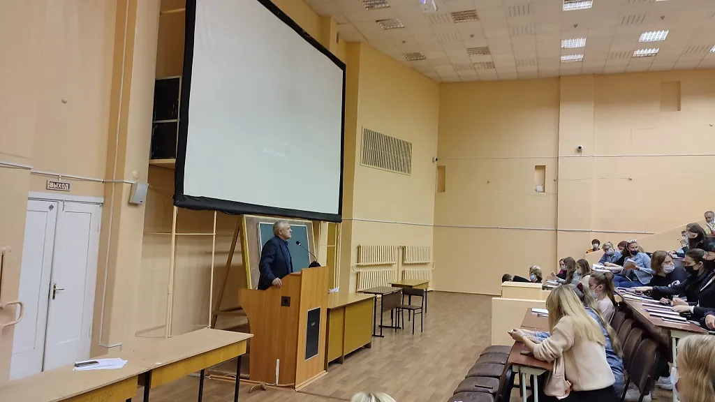 Проведение инструктажей с первокурсниками по вопросам обеспечения безопасности учебного процесса и в повседневной деятельности