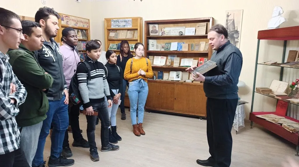 Экскурсия слушателей подготовительного отделения в музей книги
