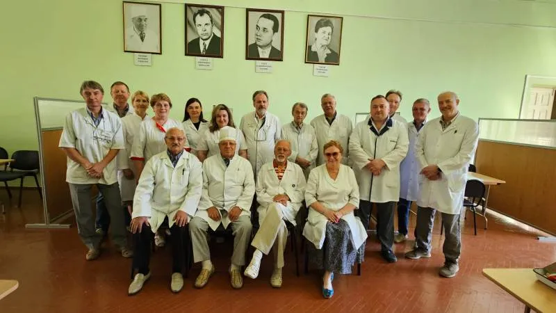 О.А. Гаврилова и сотрудники кафедр стоматологического профиля в лекционной аудитории стоматологической поликлиники.jpg