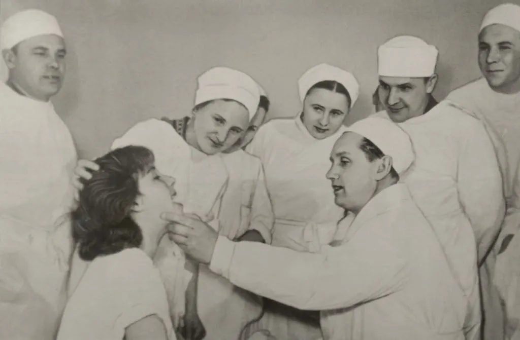 П.В. Наумов в отделении челюстно-лицевой хирургии 1-ой городской больницы г. Калинина