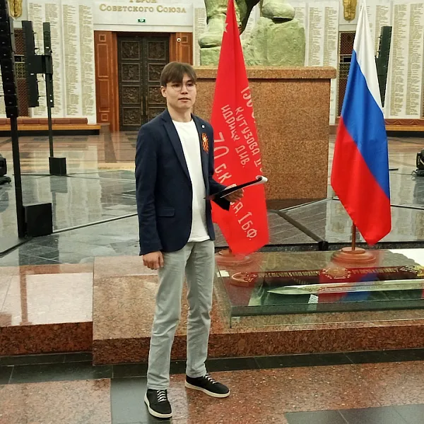 Активисты клуба «Я горжусь!» ТвГМУ провели патриотическую акцию на Поклонной горе - фото 2