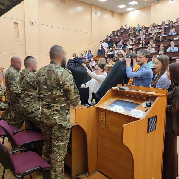 От сердца к сердцу: встреча сотрудников и студентов, активистов патриотических движений с участниками СВО, героями России - фото 5