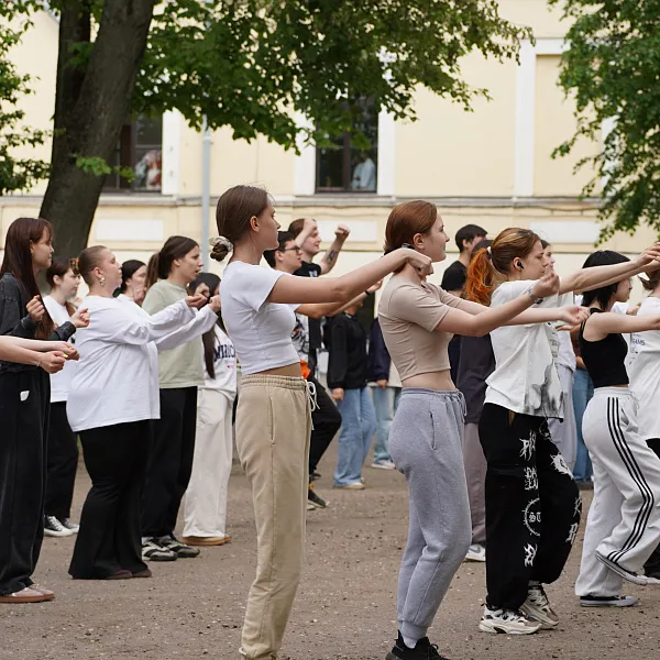 В Тверском медуниверситете прошла патриотическая акция «1418 шагов к Победе» - фото 4