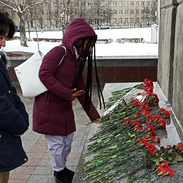 Экскурсия слушателей подготовительного отделения ТГМУ к Обелиску Победы - фото 5