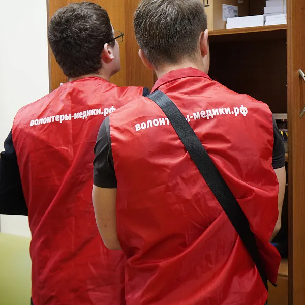 Волонтеры ТвГМУ передали посылку с медикаментами в зону СВО - фото 1