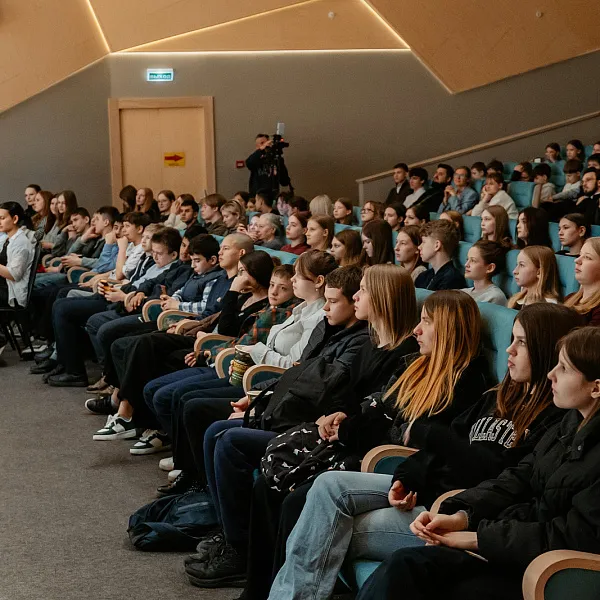 Студенты ТвГМУ приняли участие в закрытом показе фильма «Улица Ангела» - фото 2