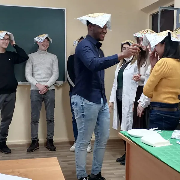 ЗНАКОМСТВО ИНОСТРАННЫХ УЧАЩИХСЯ С РУССКИМИ ТРАДИЦИЯМИ: ПРАЗДНИК «ШИРОКАЯ МАСЛЕНИЦА» - фото 7