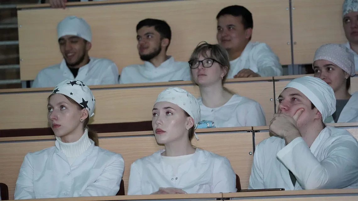В Университетской стоматологии прошел практический семинар с международным участием