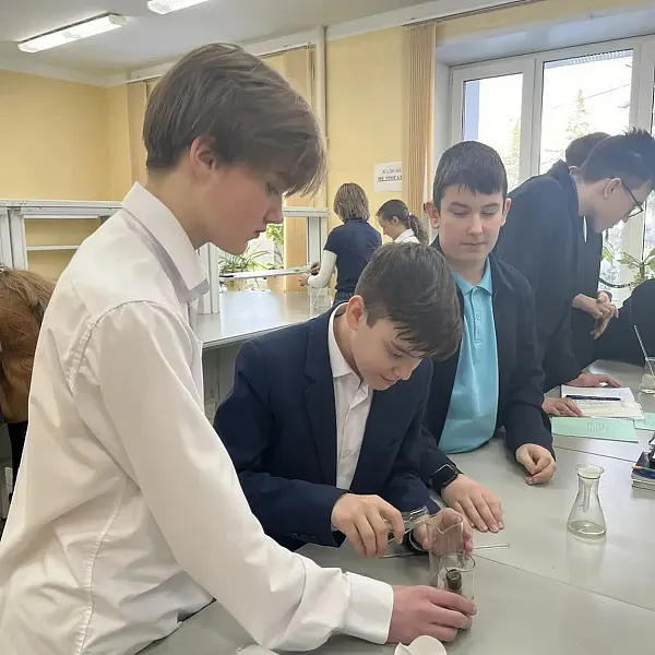 Гимназисты 7 класса приняли участие в лабораторном практикуме на кафедре химии - фото 2