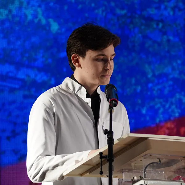 В Тверском медуниверситете прошел выпускной для 522 будущих врачей - фото 6