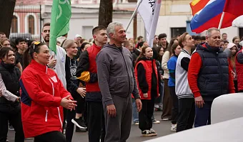 Более 300 студентов-медиков вышли на массовую зарядку