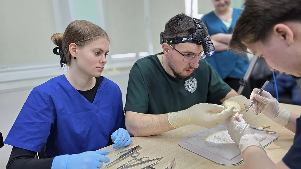 В ТвГМУ прошла первая межвузовская олимпиада по хирургическим навыкам «Волжский шов» 