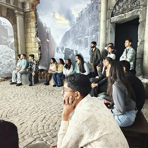 90 иностранных студентов ТвГМУ совершили культурно-просветительскую поездку в Москву - фото 2