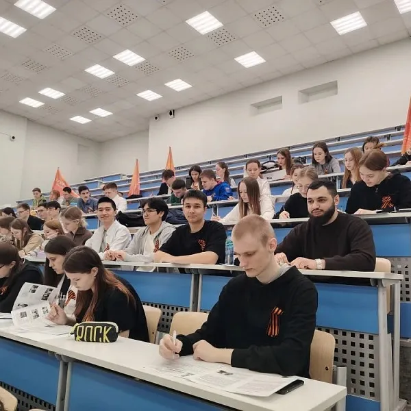 Студенты и гимназисты Тверского медуниверситета приняли участие в «Диктанте Победы»  - фото 1