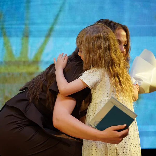 37 выпускников, 7 золотых и 6 серебряных медалей: в ТвГМУ поздравили воспитанников гимназии - фото 9