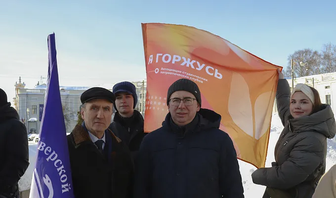 Представители ТвГМУ возложили цветы к братской могиле советских воинов в День защитника Отечества