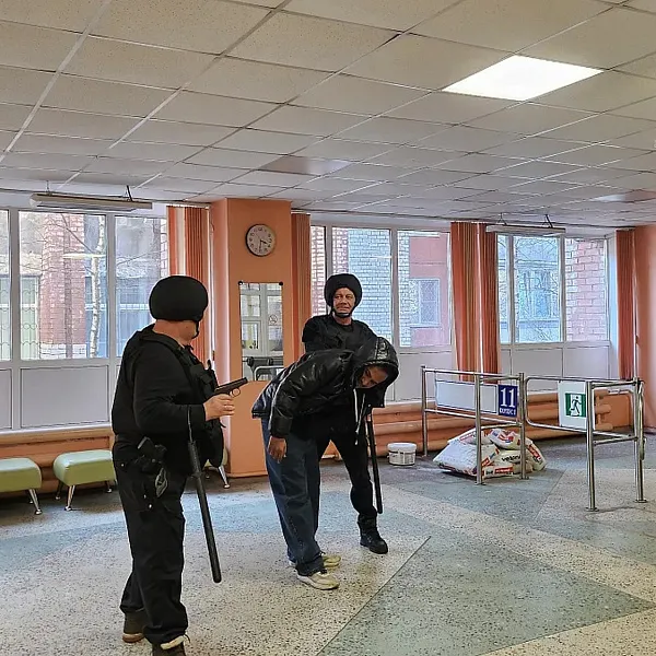 12 марта в Общежитии №3 была проведена тактико-специальная тренировка по действиям в случае вооруженного нападения - фото 4