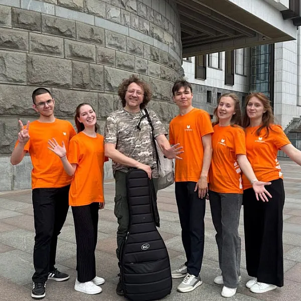 Ансамбль патриотического клуба «Я горжусь» ТвГМУ выступил на Поклонной горе - фото 2