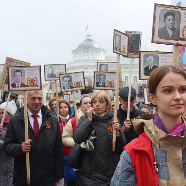 "Бессмертный медсанбат" ТвГМУ прошел по улицам Твери - фото 1