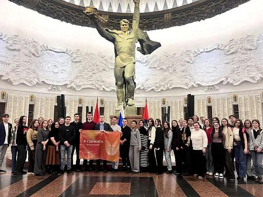 Активисты клуба «Я горжусь!» ТвГМУ провели патриотическую акцию на Поклонной горе Активисты клуба «Я горжусь!» ТвГМУ провели патриотическую акцию на Поклонной горе