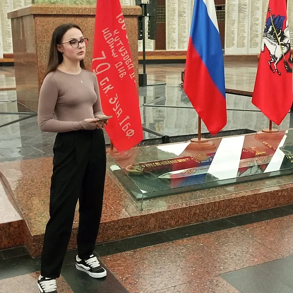 Активисты клуба «Я горжусь!» ТвГМУ провели патриотическую акцию на Поклонной горе - фото 1