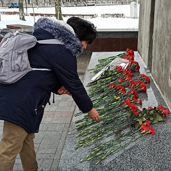 Экскурсия слушателей подготовительного отделения ТГМУ к Обелиску Победы - фото 7