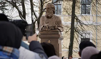 На территории Тверского медуниверситета открыли бюст святителю Луке Крымскому