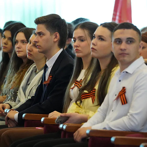 Студенты ТвГМУ встретились с ветераном Великой Отечественной войны Альбертом Августовичем Эхте  - фото 5