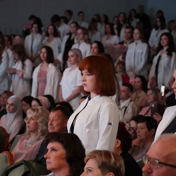 В Тверском медуниверситете прошел выпускной для 522 будущих врачей - фото 5