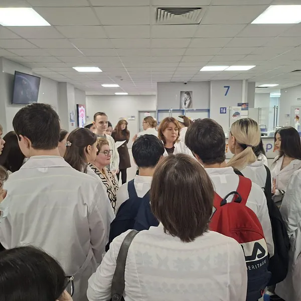 Воспитаники школы "Юный медик" ТвГМУ посетили клинику "Эксперт" - фото 3