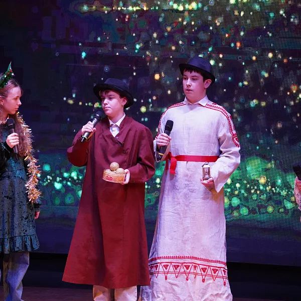 Гимназисты ТвГМУ устроили рождественские колядки - фото 5