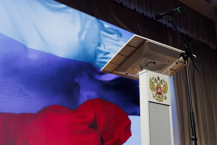 Поздравление и.о. ректора с Днем государственного флага РФ!