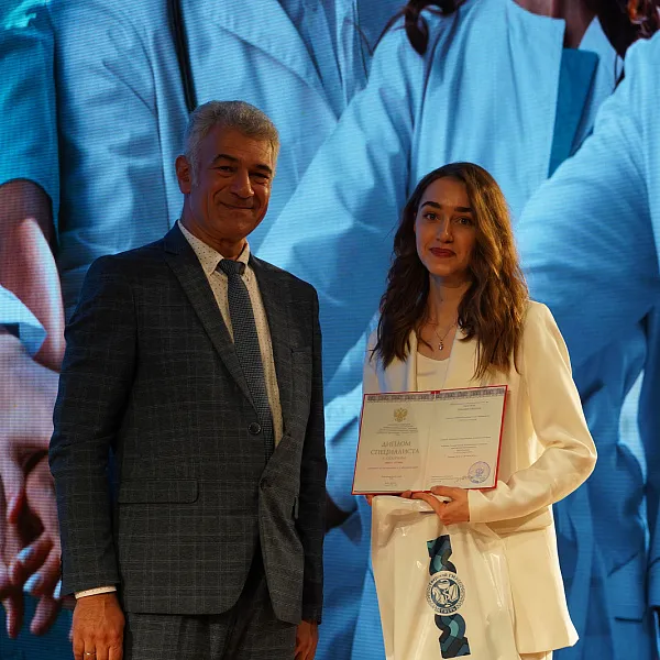 В Тверском медуниверситете прошел выпускной для 522 будущих врачей - фото 2