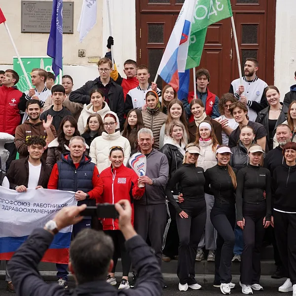 Более 300 студентов-медиков вышли на массовую зарядку - фото 10