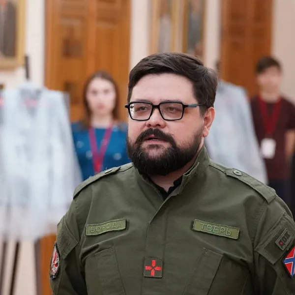 В Тверском медуниверситете открылась уникальная фотовыставка, посвященная работе врачей в зоне СВО  - фото 4