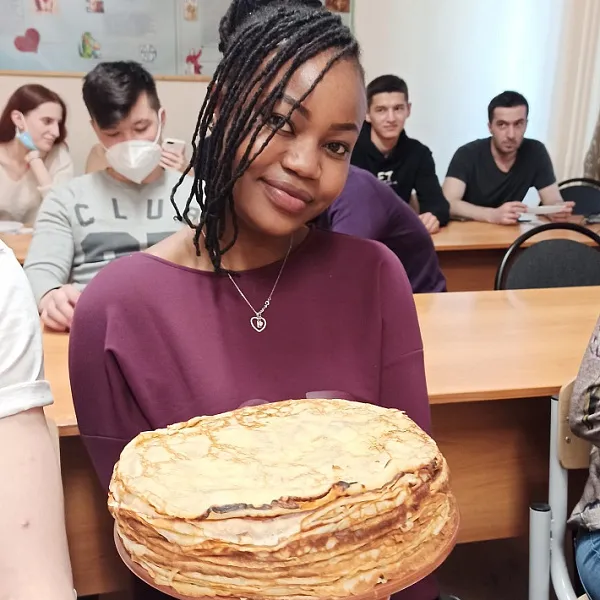 ЗНАКОМСТВО ИНОСТРАННЫХ УЧАЩИХСЯ С РУССКИМИ ТРАДИЦИЯМИ: ПРАЗДНИК «ШИРОКАЯ МАСЛЕНИЦА» - фото 1