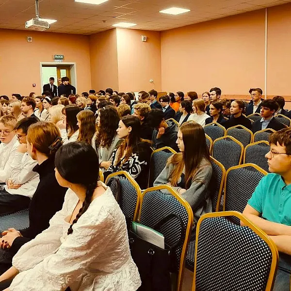 Встреча актива СПК «Я горжусь» и врача-волонтера А.Н. Шарова с учениками православной школы - фото 1