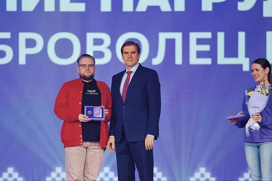 Марк Ефременко награждён знаком «Доброволец России» и признан лучшим координатором волонтеров – медиков 