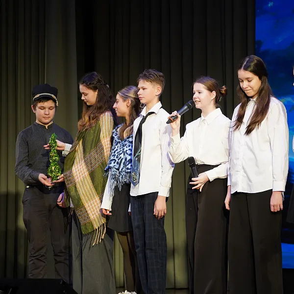 Гимназисты ТвГМУ устроили рождественские колядки - фото 3