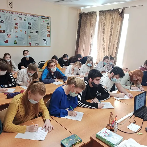«Быть грамотным – это модно»: образовательная акция «Тотальный диктант 2021» в ТвГМУ - фото 2