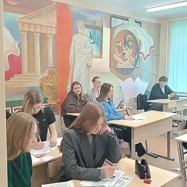 Студенты и гимназисты Тверского медуниверситета приняли участие в «Диктанте Победы»  - фото 4