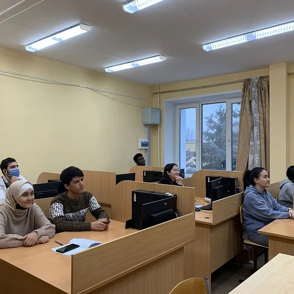 Иностранные обучающиеся – участники урока-конференции «Знаменитые врачи древности и современности» - фото 5