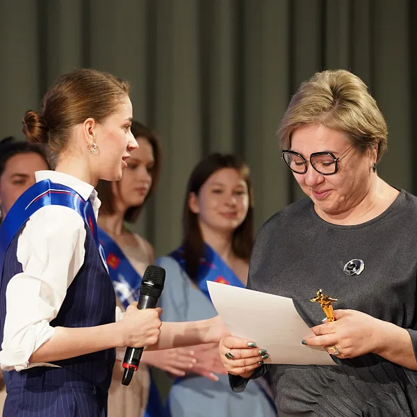 Последний звонок прозвенел для выпускников гимназии Тверского медуниверситета - фото 13