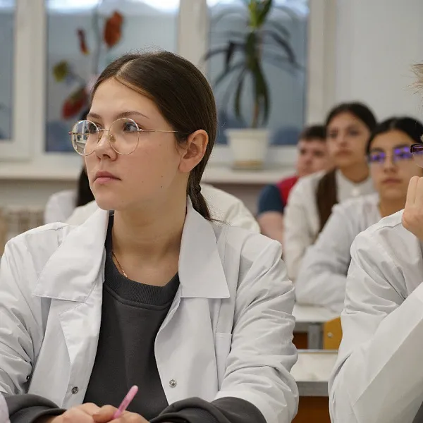 «Юные медики» завершили занятия на кафедре безопасности жизнедеятельности ТвГМУ - фото 7