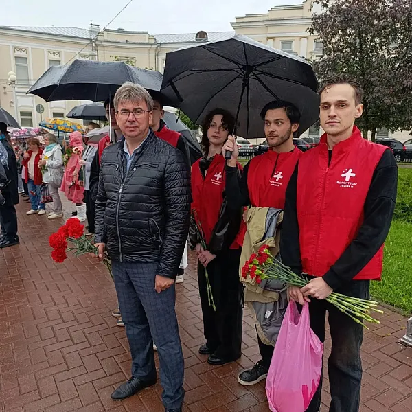 Студенты ТвГМУ почтили подвиг павших в День памяти и скорби - фото 1