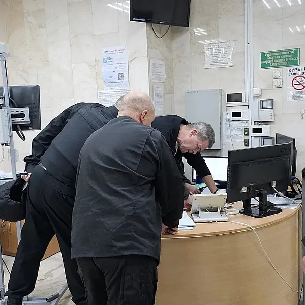 28 августа в Клинике была проведена тактико-специальная тренировка по действиям в случае угрозы совершения террористического акта при обнаружении «взрывоопасного предмета» - фото 9