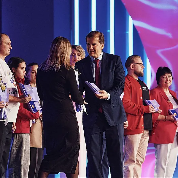 Марк Ефременко награждён знаком «Доброволец России» и признан лучшим координатором волонтеров – медиков  - фото 1