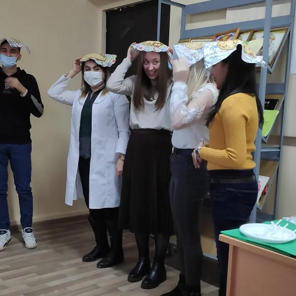 ЗНАКОМСТВО ИНОСТРАННЫХ УЧАЩИХСЯ С РУССКИМИ ТРАДИЦИЯМИ: ПРАЗДНИК «ШИРОКАЯ МАСЛЕНИЦА» - фото 6