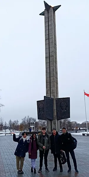 Экскурсия слушателей подготовительного отделения ТГМУ к Обелиску Победы Экскурсия слушателей подготовительного отделения ТГМУ к Обелиску Победы